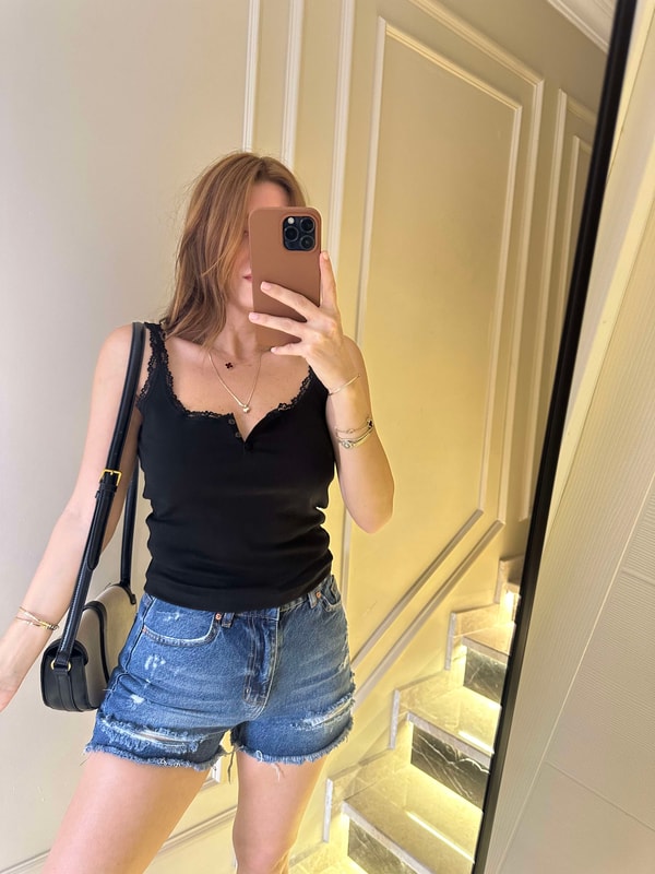 Askılı BluzSiyah Dantel Detay Düğmeli Askılı Bluz