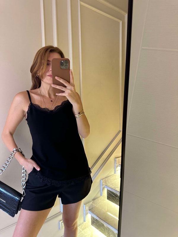 Askılı BluzSiyah Dantelli Asimetrik Askılı Bluz