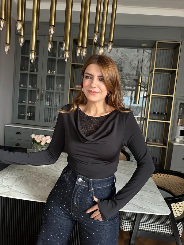 Uzun Kollu BluzSiyah Degajesi Dantel Detay Bluz