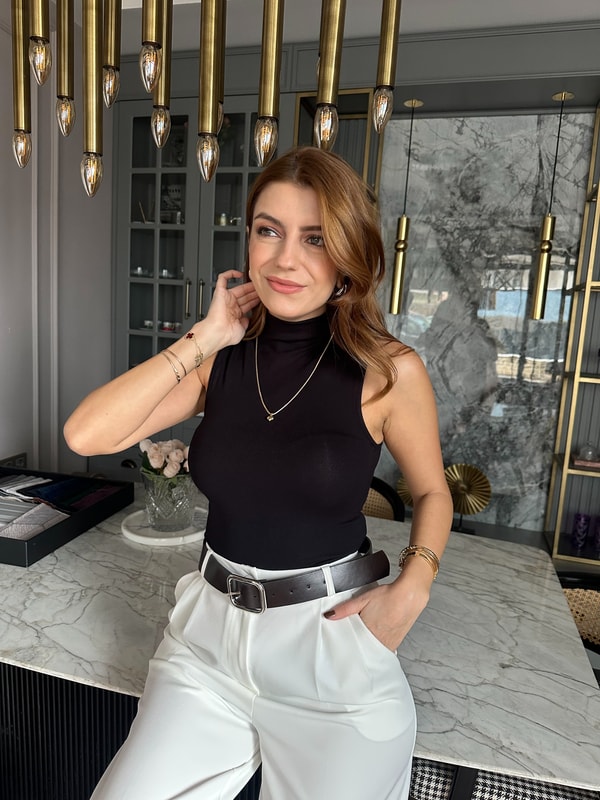 Sıfır Kol BluzSiyah Dik Yaka Pamuk Bluz