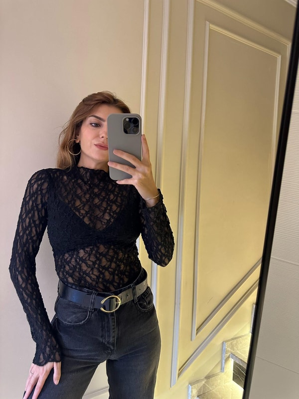 Uzun Kollu BluzSiyah Güpür Dantel Uzun Kol Bluz