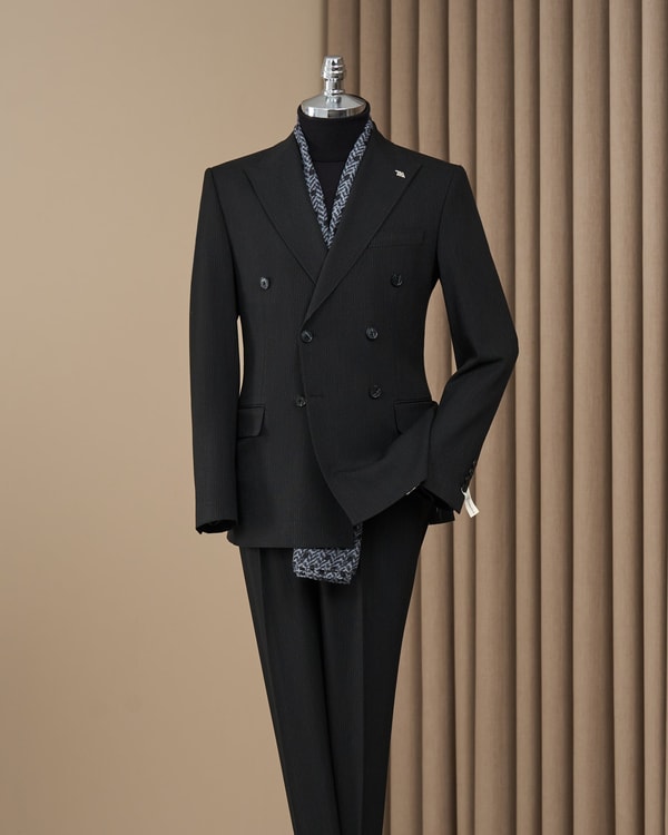 Slim fit kruvaze sivri yaka kapak cep çizgili erkek takım elbise siyah T20205-01