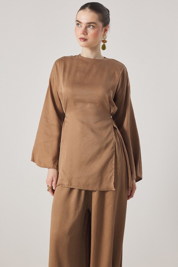 Yırtmaç Detaylı Pantolonlu Takım - Camel