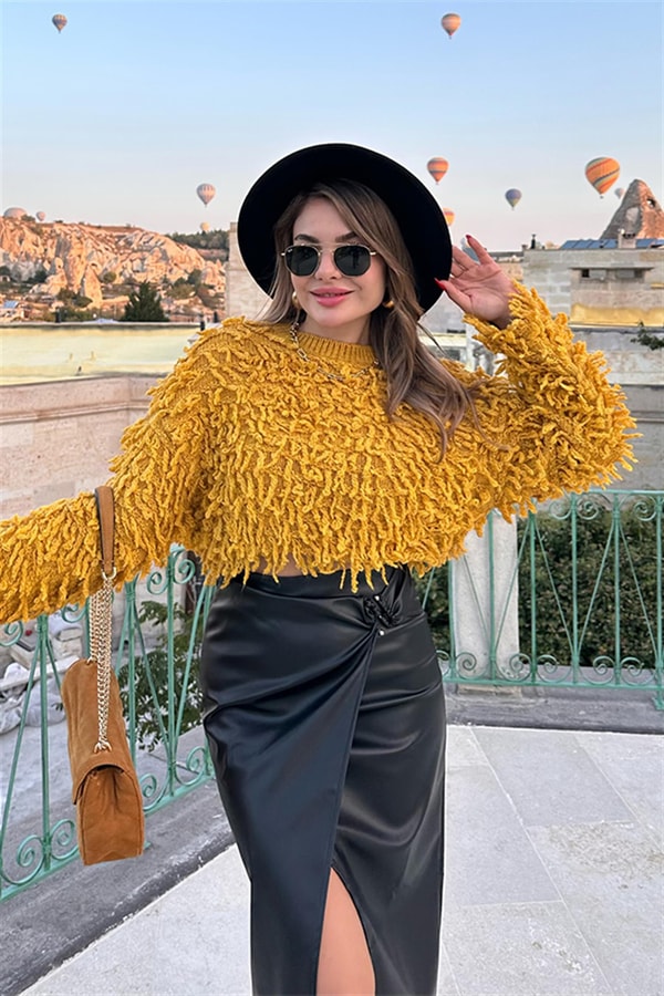 Alicia Püsküllü Hardal Kazak