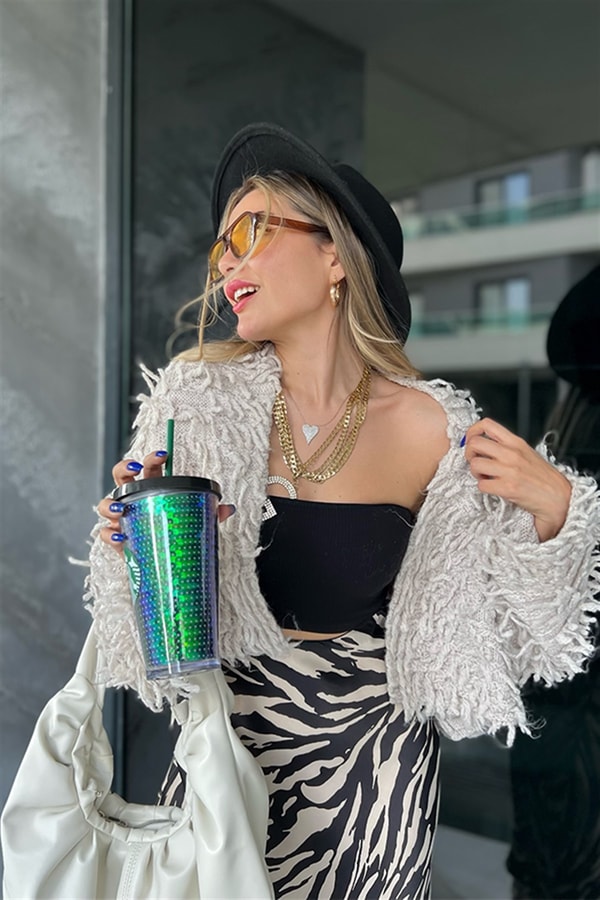 Asos krem püsküllü hırka