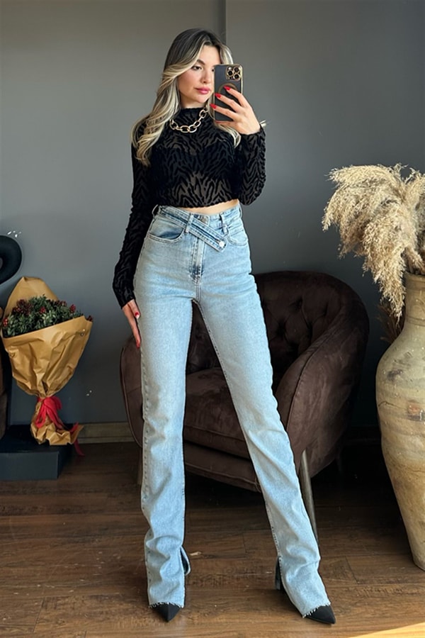 Beli kemer detaylı yırtmaçlı jean