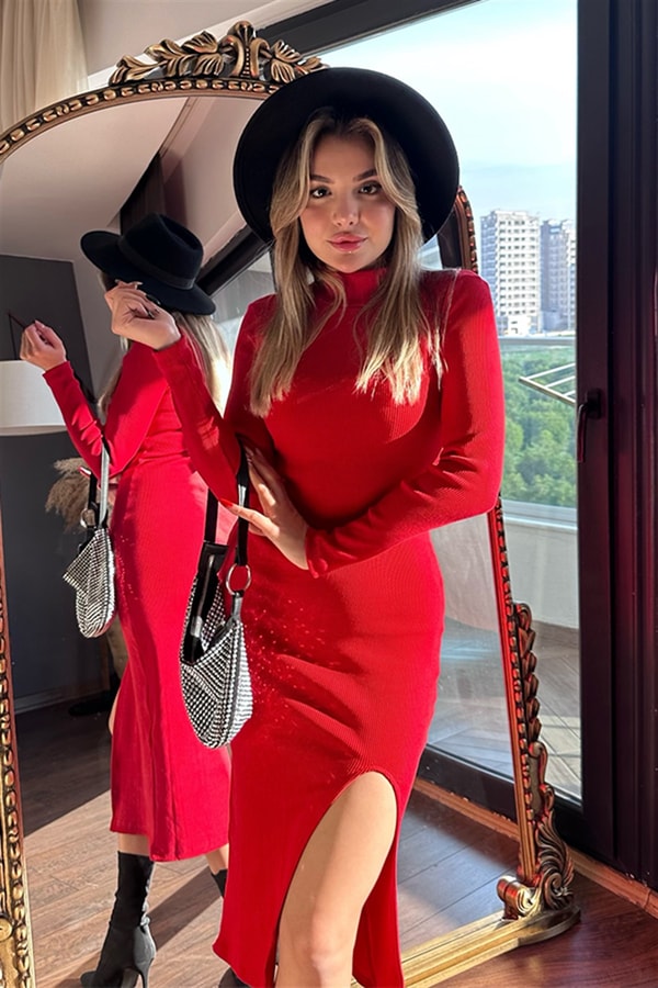 Bellas yırtmaçlı kırmızı elbise