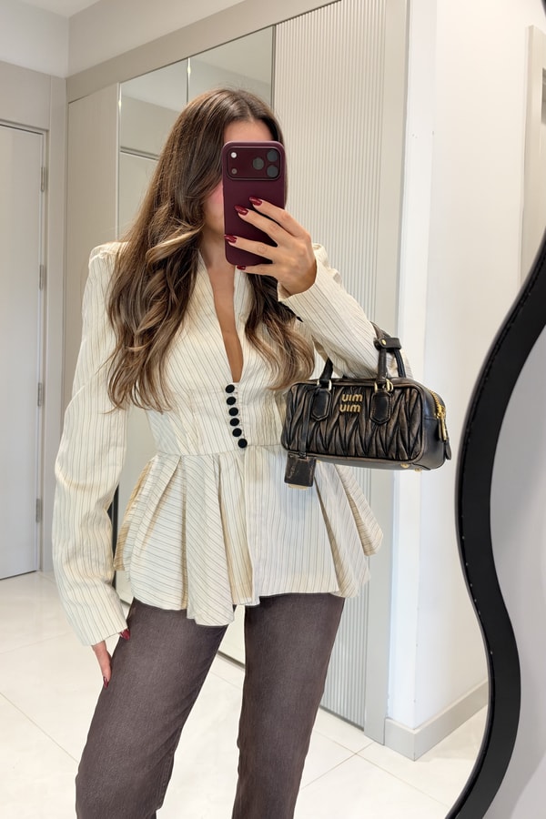 Bermust Ekru İnce Çizgili Düğme Detaylı Peplum Gömlek