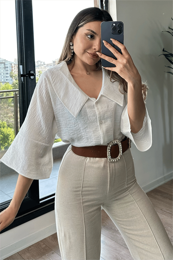 Beyaz bebe yaka kolları volanlı gömlek
