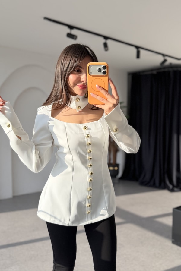 Bloom Beyaz Gold Düğmeli Dekolteli Şık Bluz
