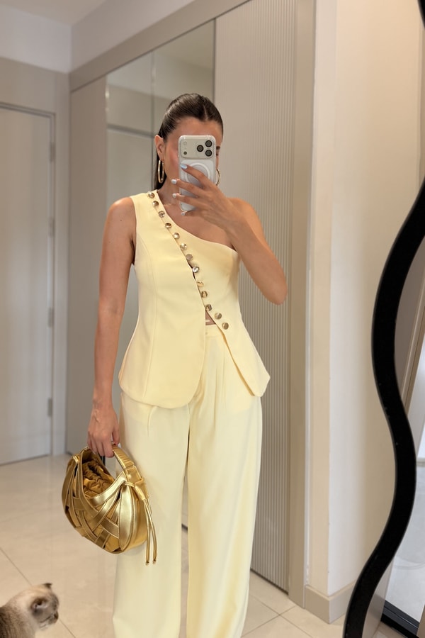Bolongia Sarı Tek Omuz Gold Düğme Detaylı Takım