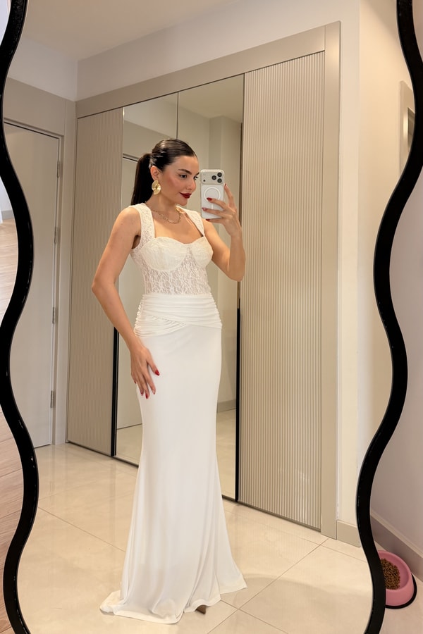 Bonjour Beyaz Dantel Detay Balık Model Elbise