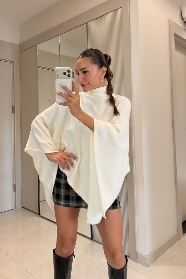 Camilla Ekru Asimetrik Boğazlı Panço