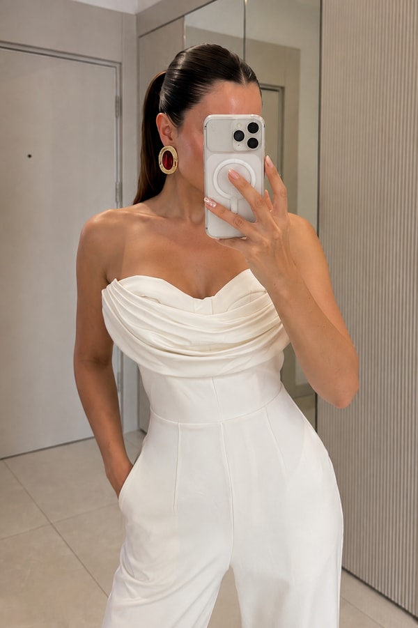 Carolla Beyaz Straplez Drape Detaylı Tulum