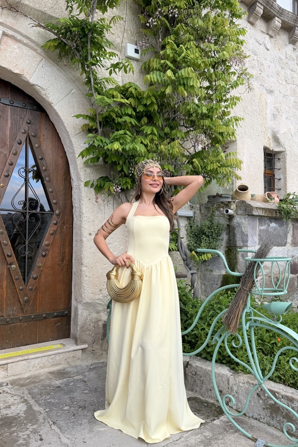 Clara Sarı Yırtmaçlı Boyundan Bağlamalı Elbise