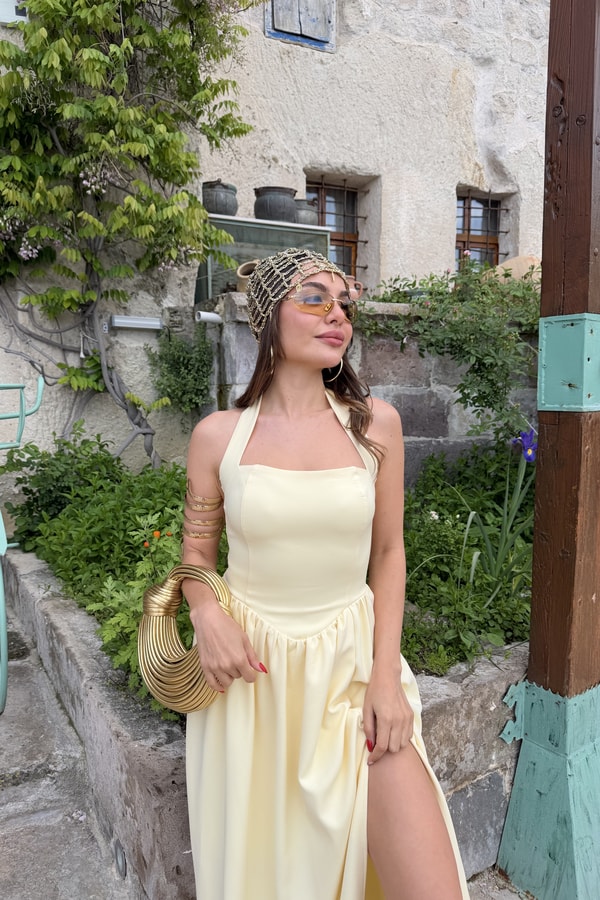 Clara Sarı Yırtmaçlı Boyundan Bağlamalı Elbise