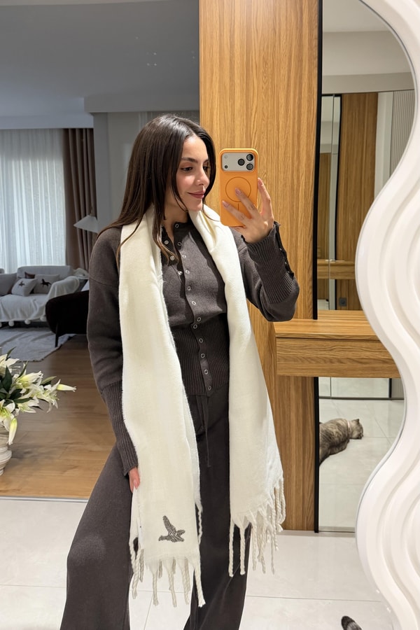 Coacy Beyaz Saçak Uçlu Atkı 