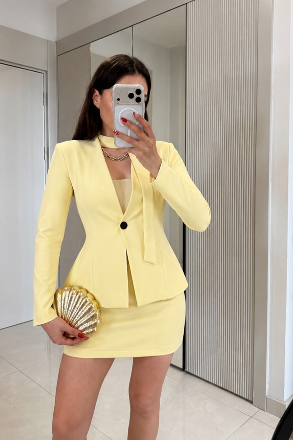 Conroy Sarı Kendinden Fularlı Etek Blazer Takım