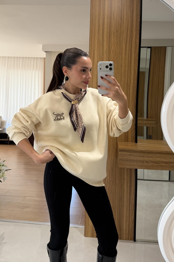Deer Bej Fular Detaylı Tasarım Sweatshirt