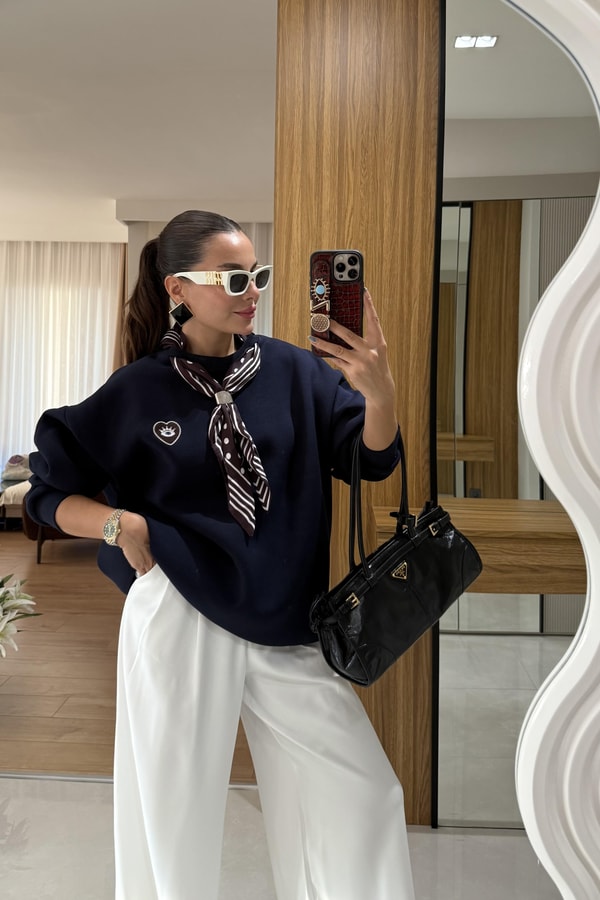 Deer Lacivert Fular Detaylı Tasarım Sweatshirt