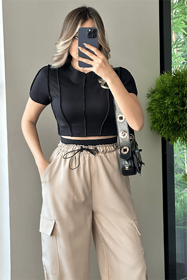 Dikiş detaylı siyah yarım kol crop
