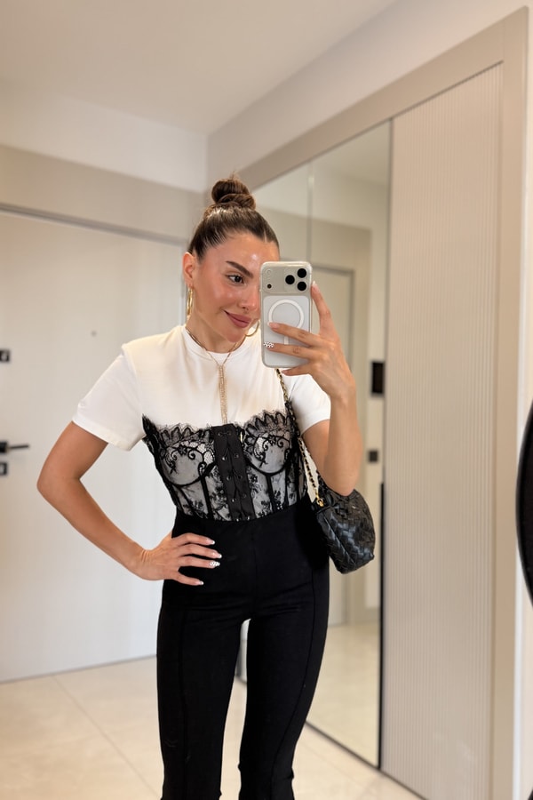 Elrica Beyaz Korseli Vatkalı Tshirt