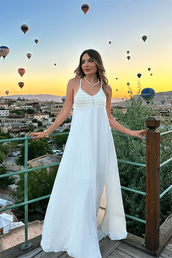 Farilya sırt dekolteli beyaz elbise