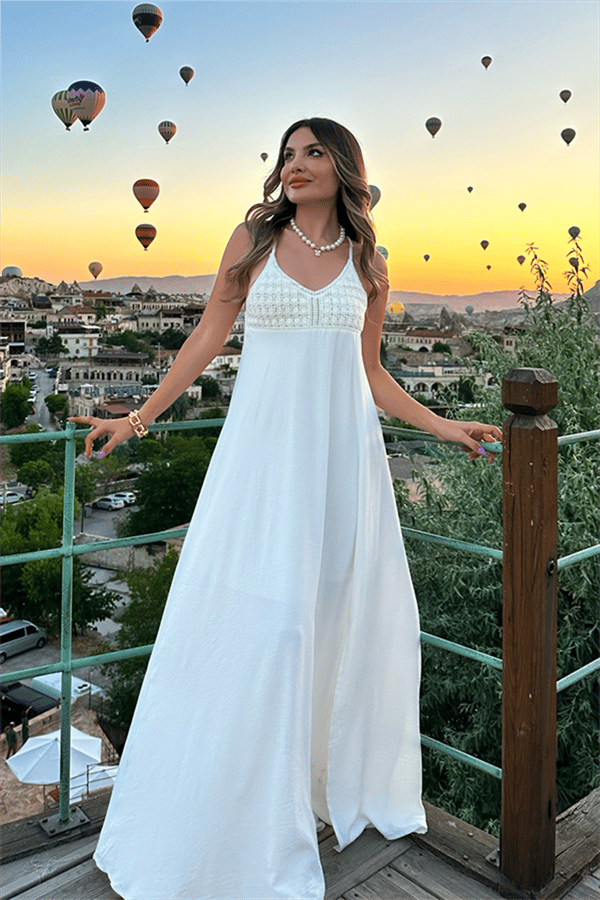 Farilya sırt dekolteli beyaz elbise