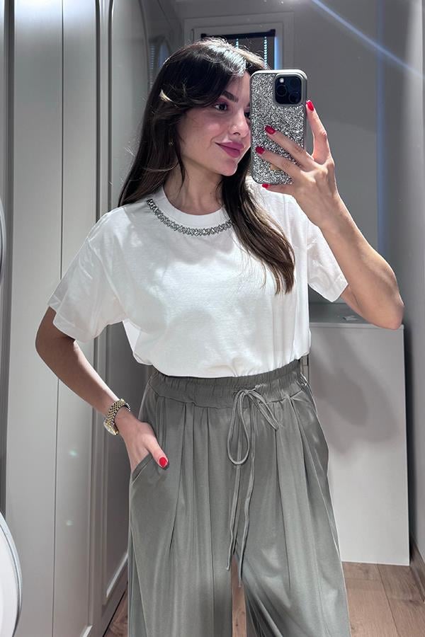 Finds Yakası Taşlı Beyaz Tshirt
