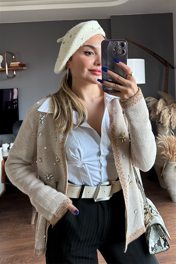 Full taş işlemeli örme hırka
