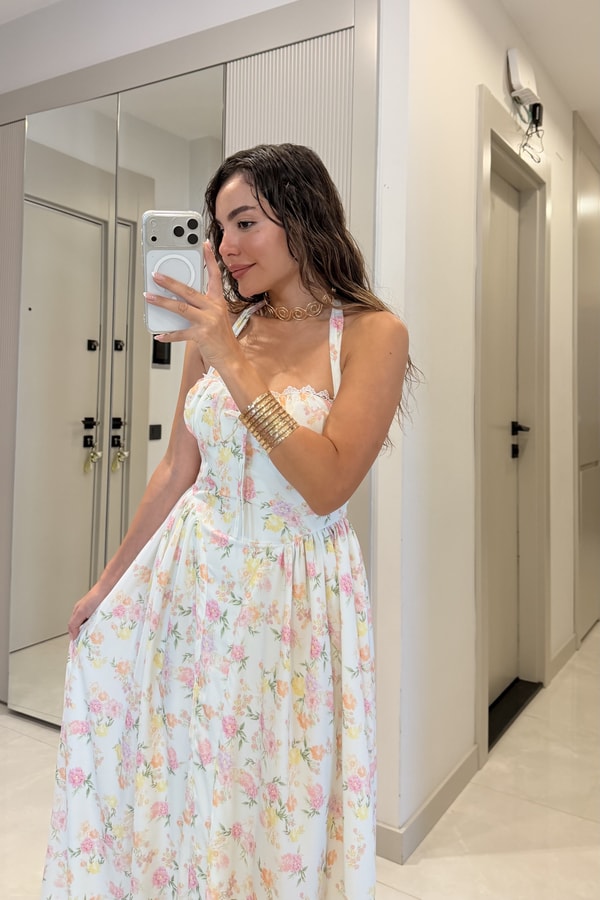 Giselle Beyaz Çiçek Desenli Maxi Elbise