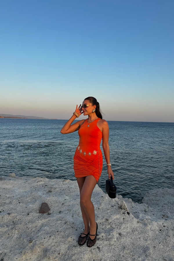 Isla Turuncu Vücudu Saran Mini Elbise