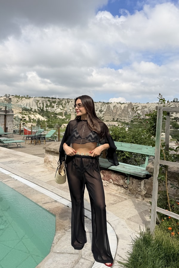 Jennifer Siyah Pelerinli Şifon Takım