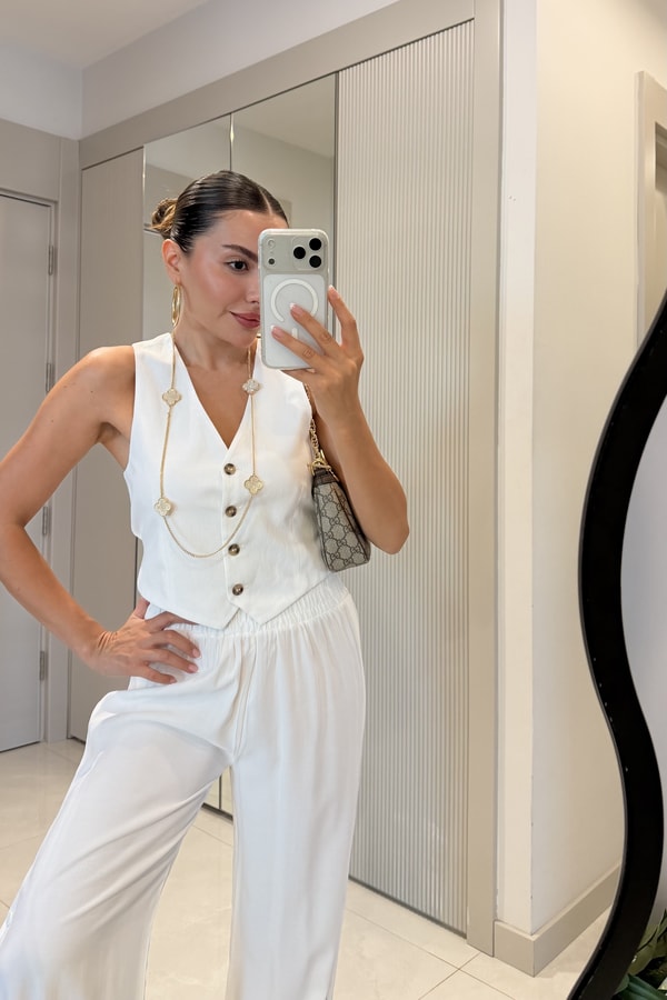 Venezia Beyaz Sırt Detaylı Düğmeli Yelek