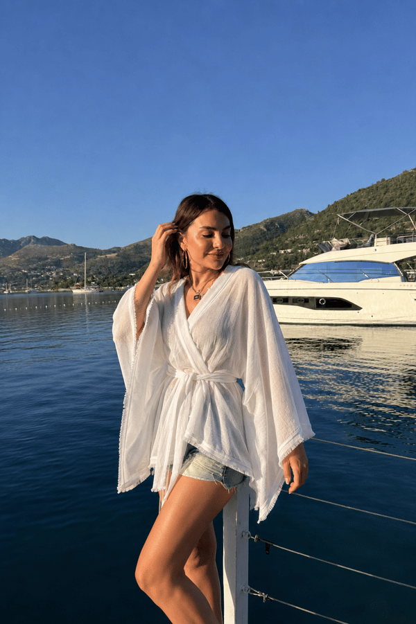 Kalie Beyaz Kuşaklı Püsküllü Kimono Gömlek