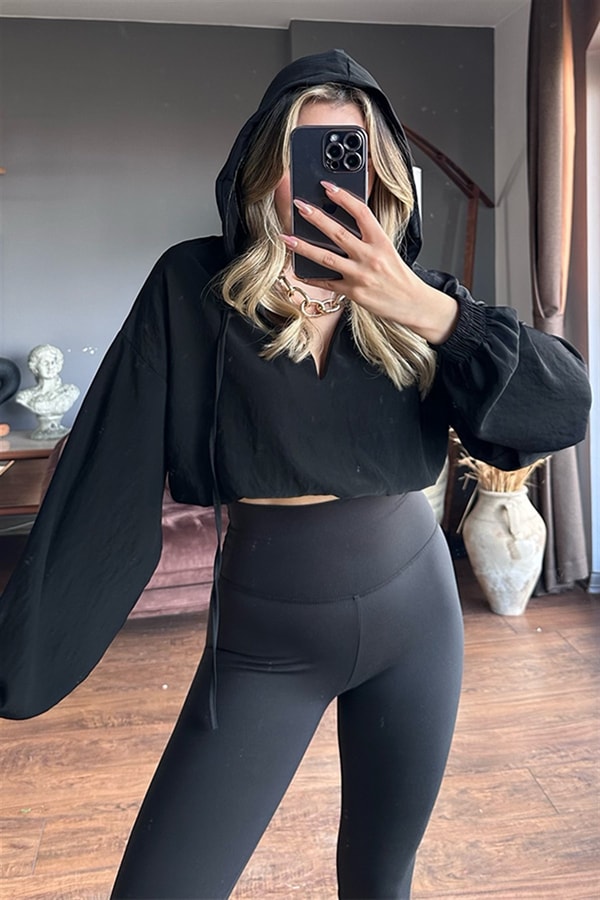 Kapusonlu siyah spor sweat