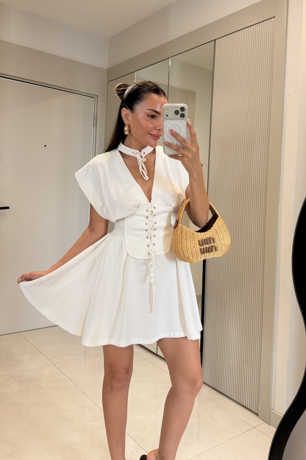 Katie Beyaz Korse Detaylı Tasarım Elbise
