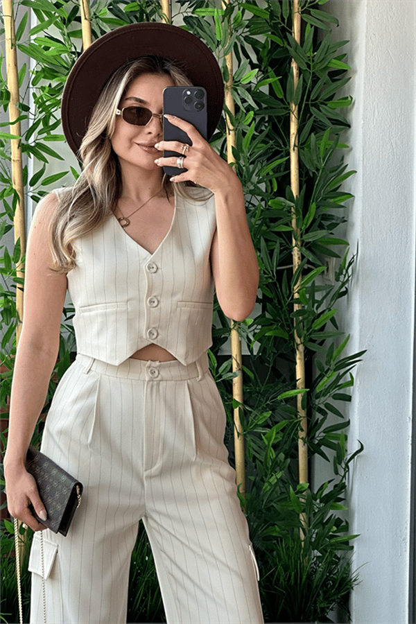Krem çizgili crop yelek