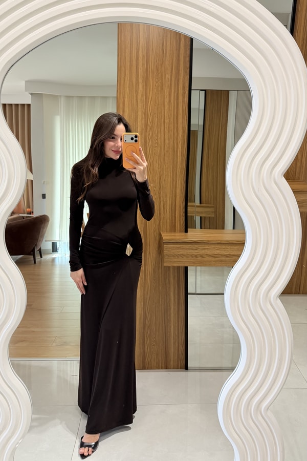 Lestari Kahve Aksesuar Detaylı Büzgülü Maxi Elbise