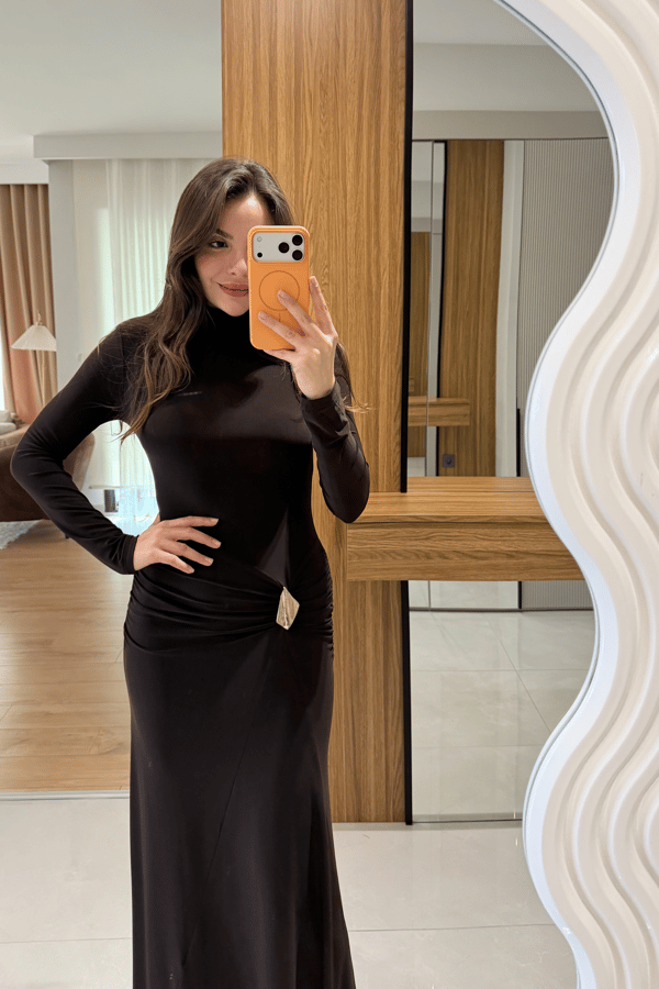Lestari Kahve Aksesuar Detaylı Büzgülü Maxi Elbise