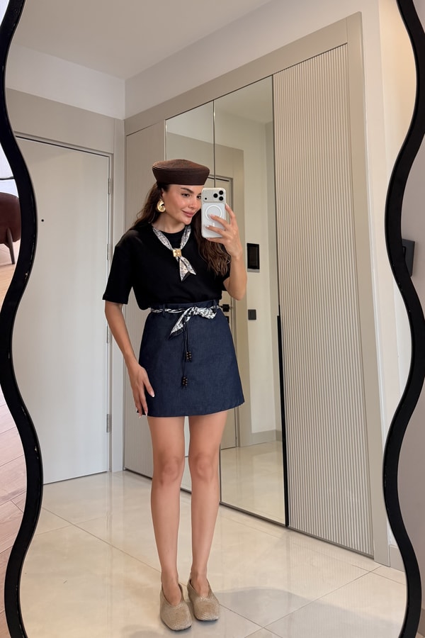 Libby Siyah Fularlı Tshirt