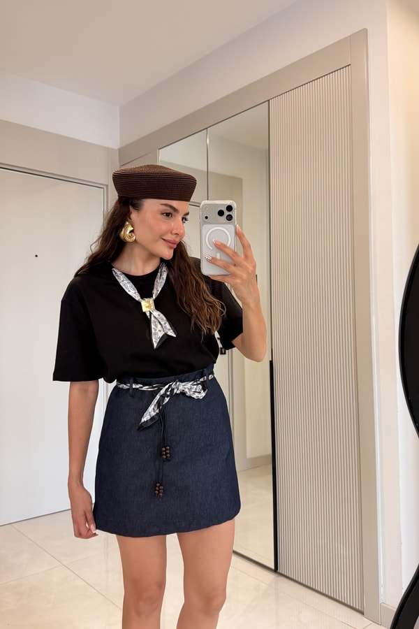 Libby Siyah Fularlı Tshirt