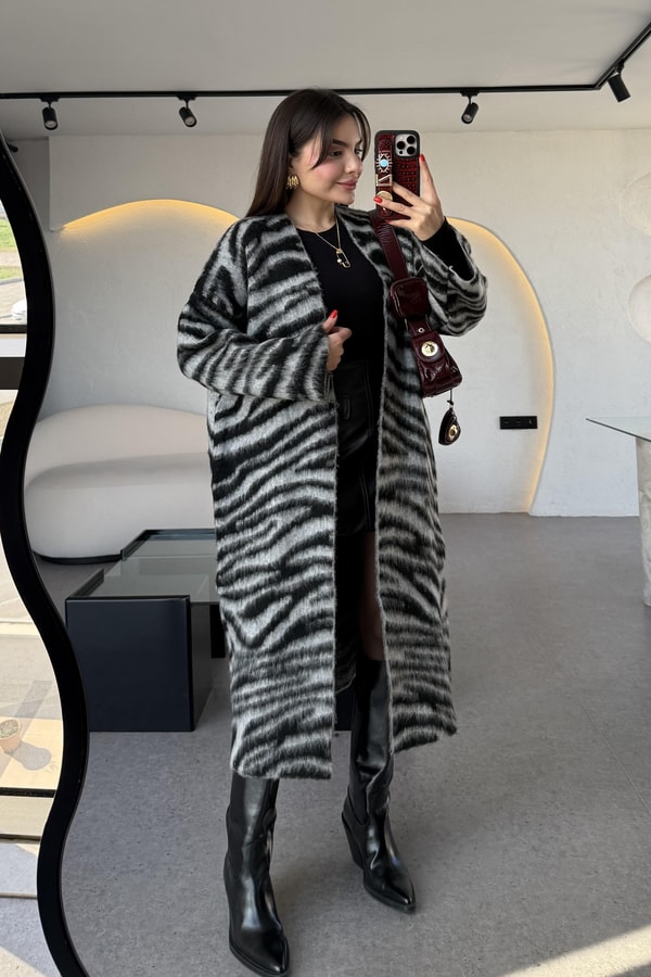 Liente Siyah Zebra Desen Yumoş Hırka