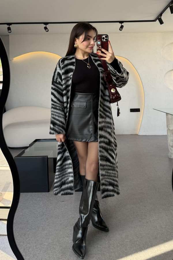 Liente Siyah Zebra Desen Yumoş Hırka