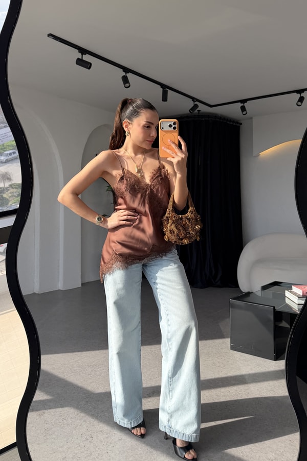 Lorie Kahve Dantel Detaylı Saten Bluz