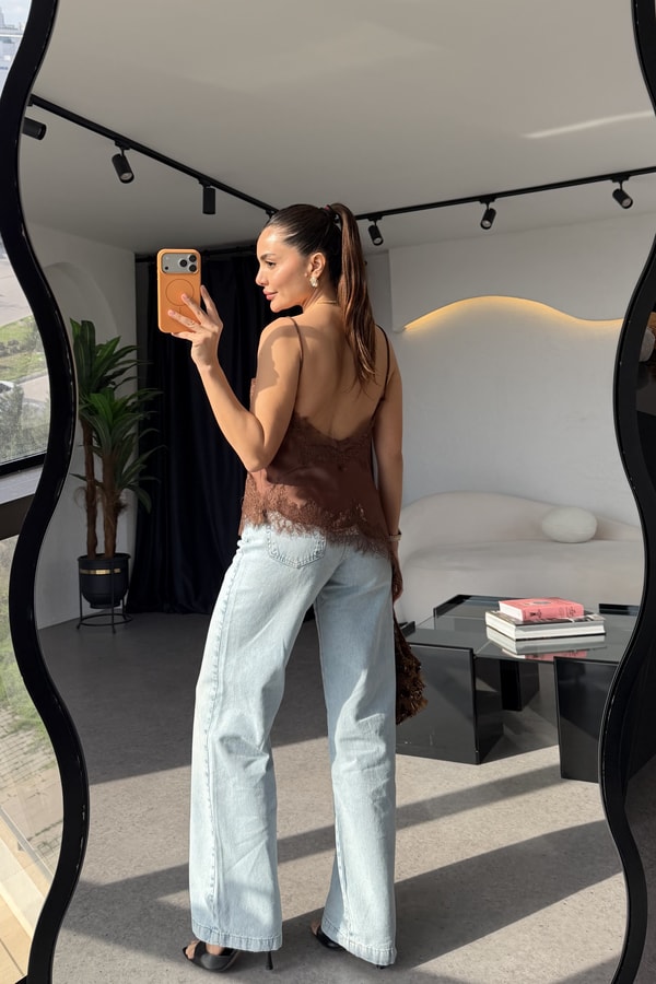 Lorie Kahve Dantel Detaylı Saten Bluz