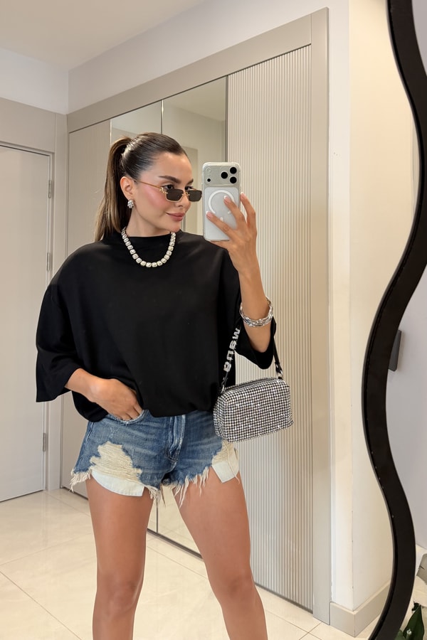 Lovely Siyah Arkası Taşlı Kalp Detaylı Tshirt