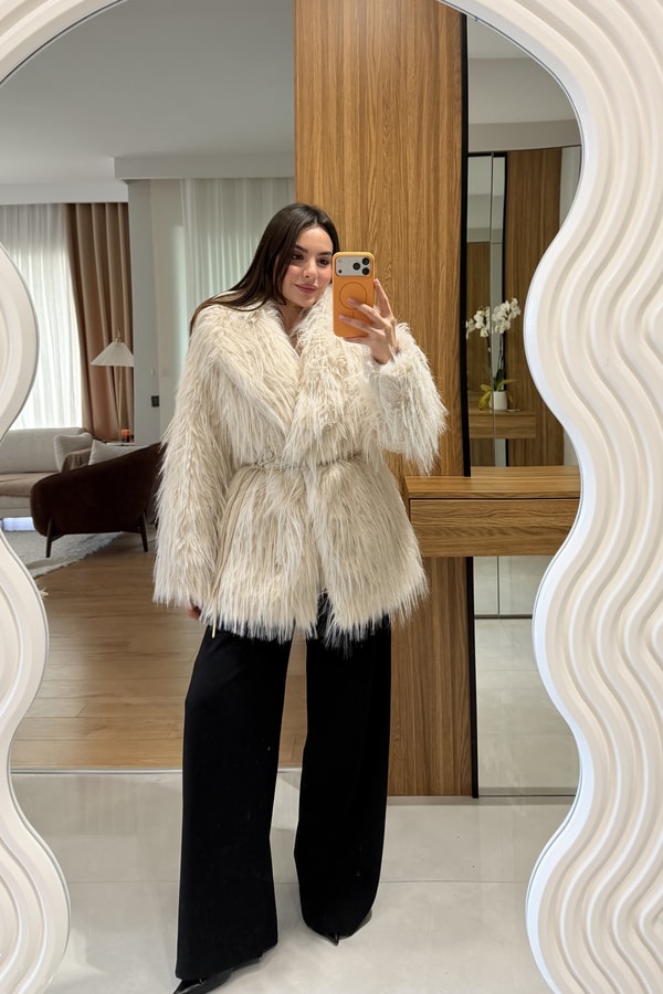 Maura Krem Kemerli Saçaklı Kürk