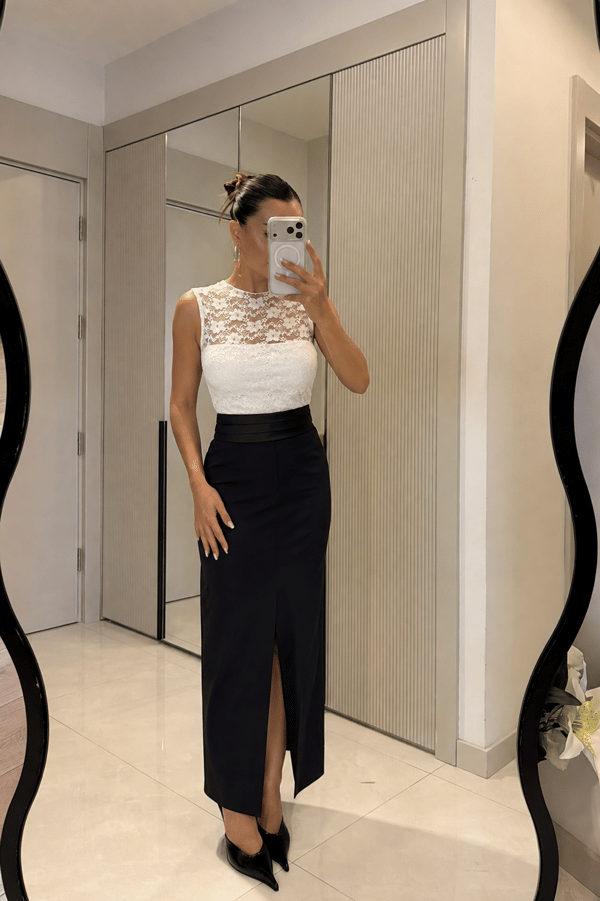 Moments Siyah Saten Kuşaklı Yırtmaçlı Kalem Etek