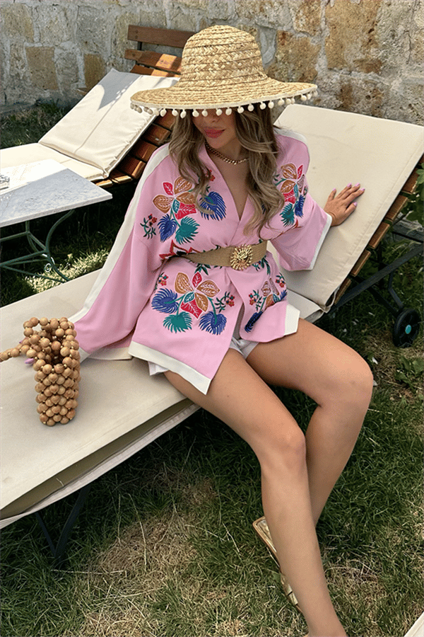 Nakış işlemeli pembe tasarım kimono